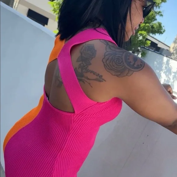 Color Block Ribbed Midi Dress - Picture 6 of 8